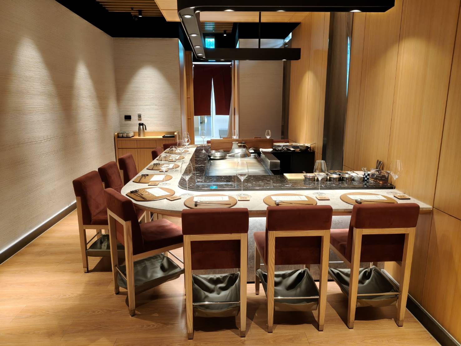 板橋美食|初魚鐵板料亭 -板橋大遠百店。無菜單鐵板料理1880元+10%，須事先訂位付全款!