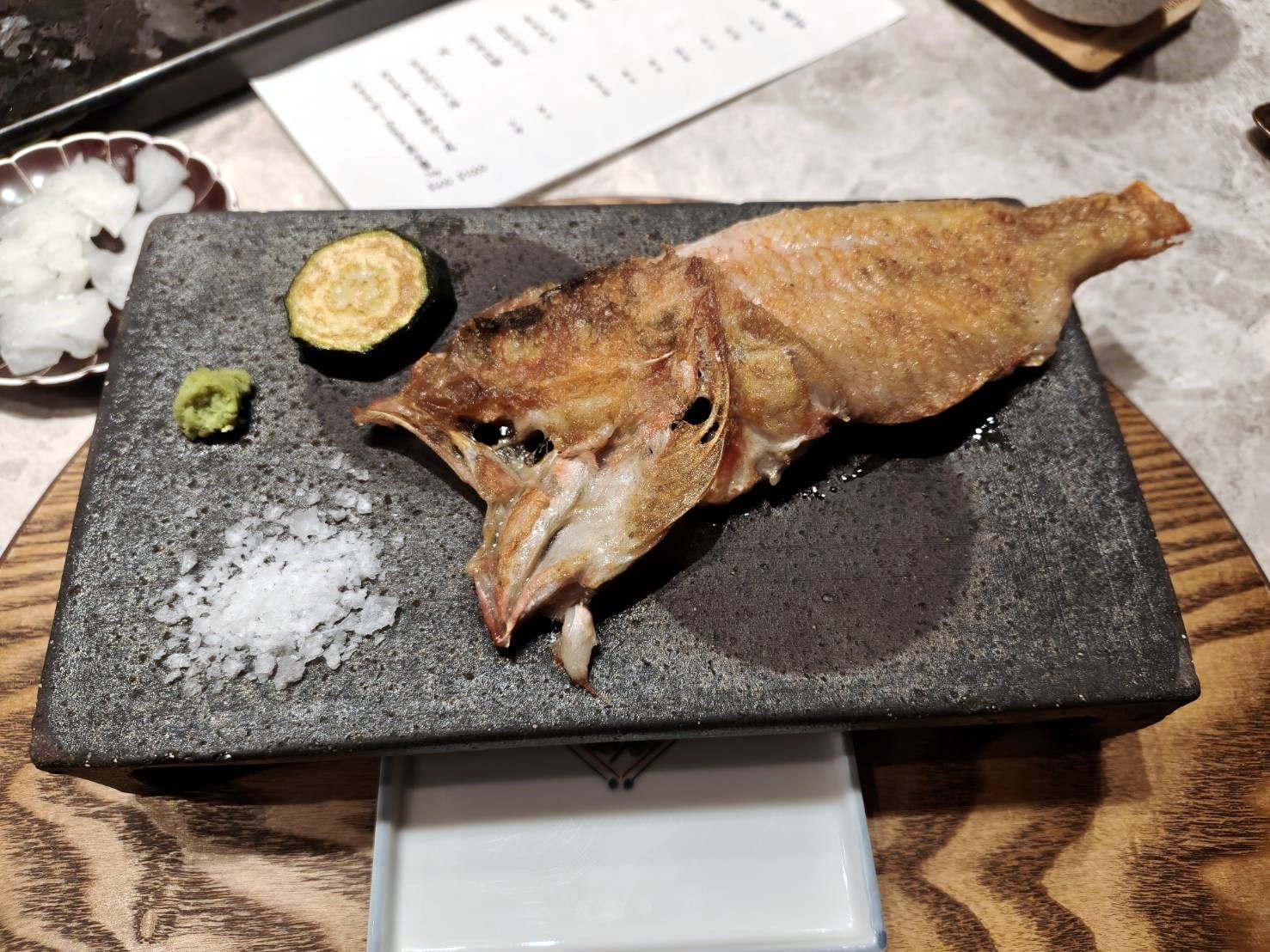 板橋美食|初魚鐵板料亭 -板橋大遠百店。無菜單鐵板料理1880元+10%，須事先訂位付全款!