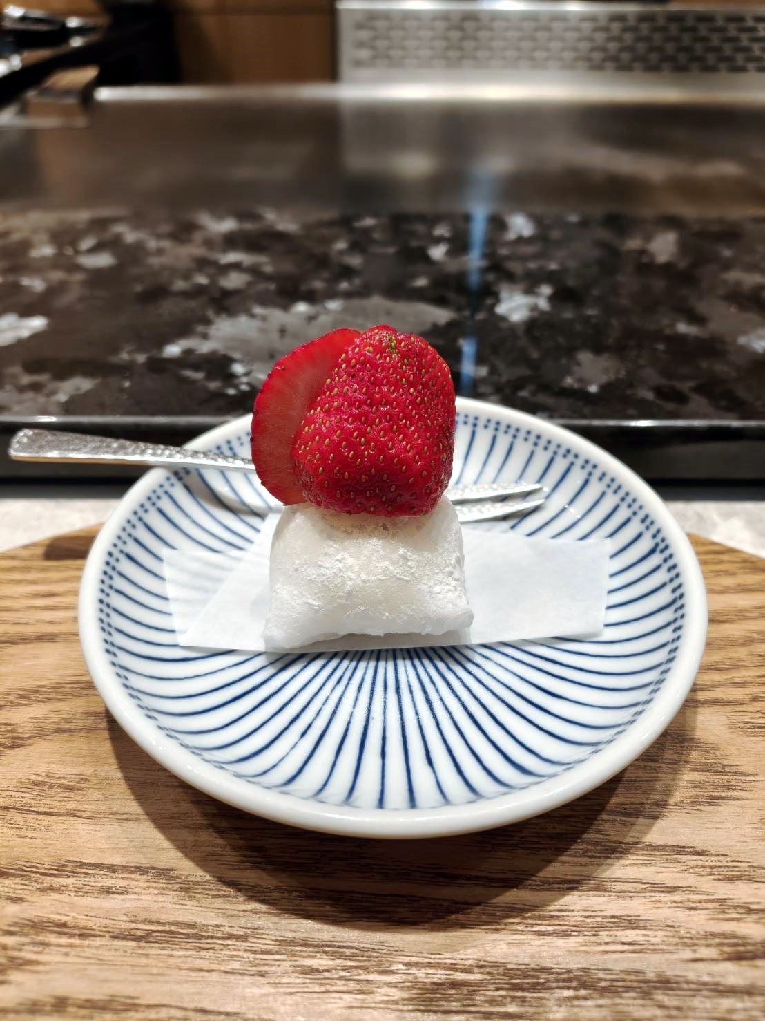 板橋美食|初魚鐵板料亭 -板橋大遠百店。無菜單鐵板料理1880元+10%，須事先訂位付全款!