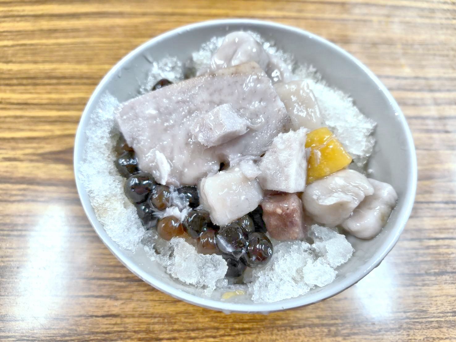 深坑老街美食|阿珠の店/阿珠芋圓 手工現做芋圓。手工現做看的見~綜合芋圓就1次包含了紅豆、綠豆、地瓜、芋頭圓喔!