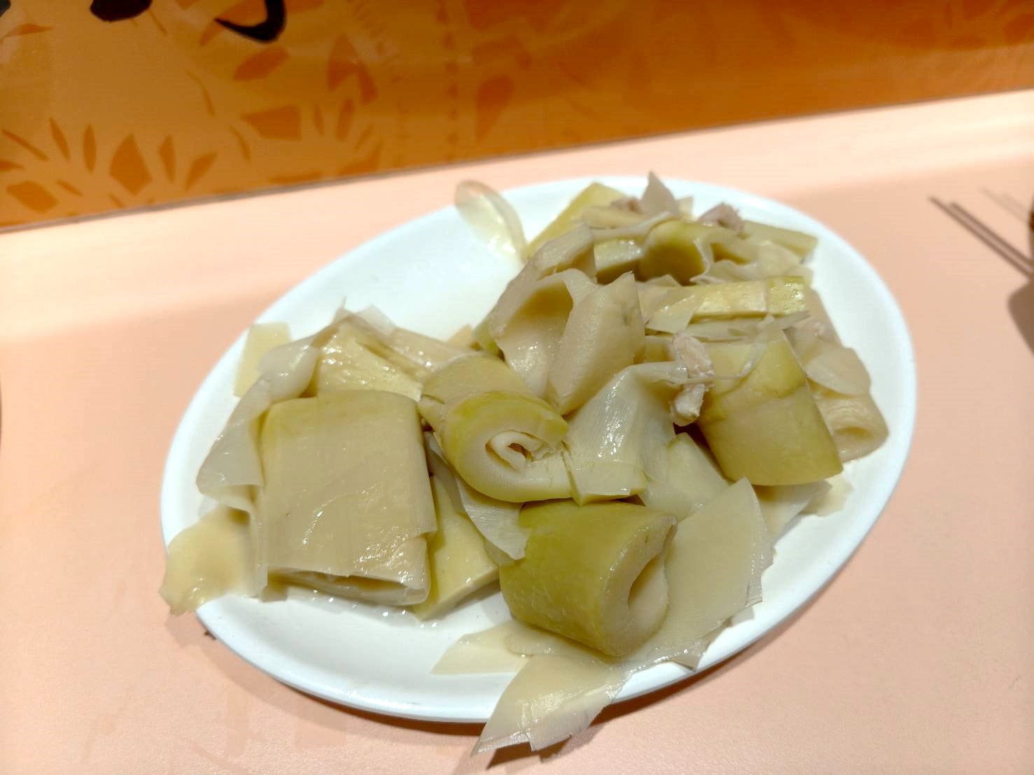 深坑老街美食|王水成老店水成館-必吃店。牛腩鴨血超下飯!蒜香臭豆腐好入味~