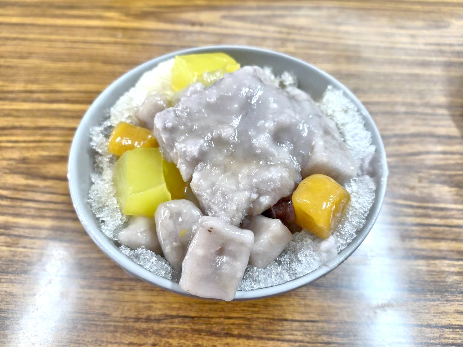 深坑老街美食|阿珠の店/阿珠芋圓 手工現做芋圓。手工現做看的見~綜合芋圓就1次包含了紅豆、綠豆、地瓜、芋頭圓喔!