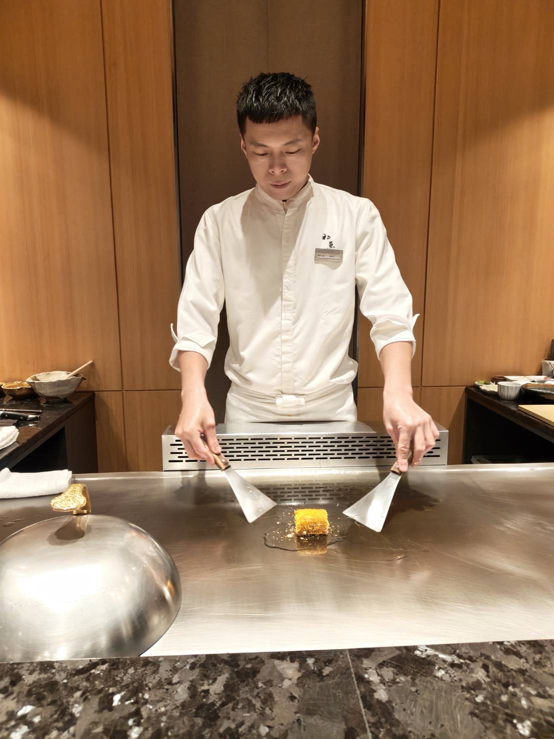 板橋美食|初魚鐵板料亭 -板橋大遠百店。無菜單鐵板料理1880元+10%，須事先訂位付全款!