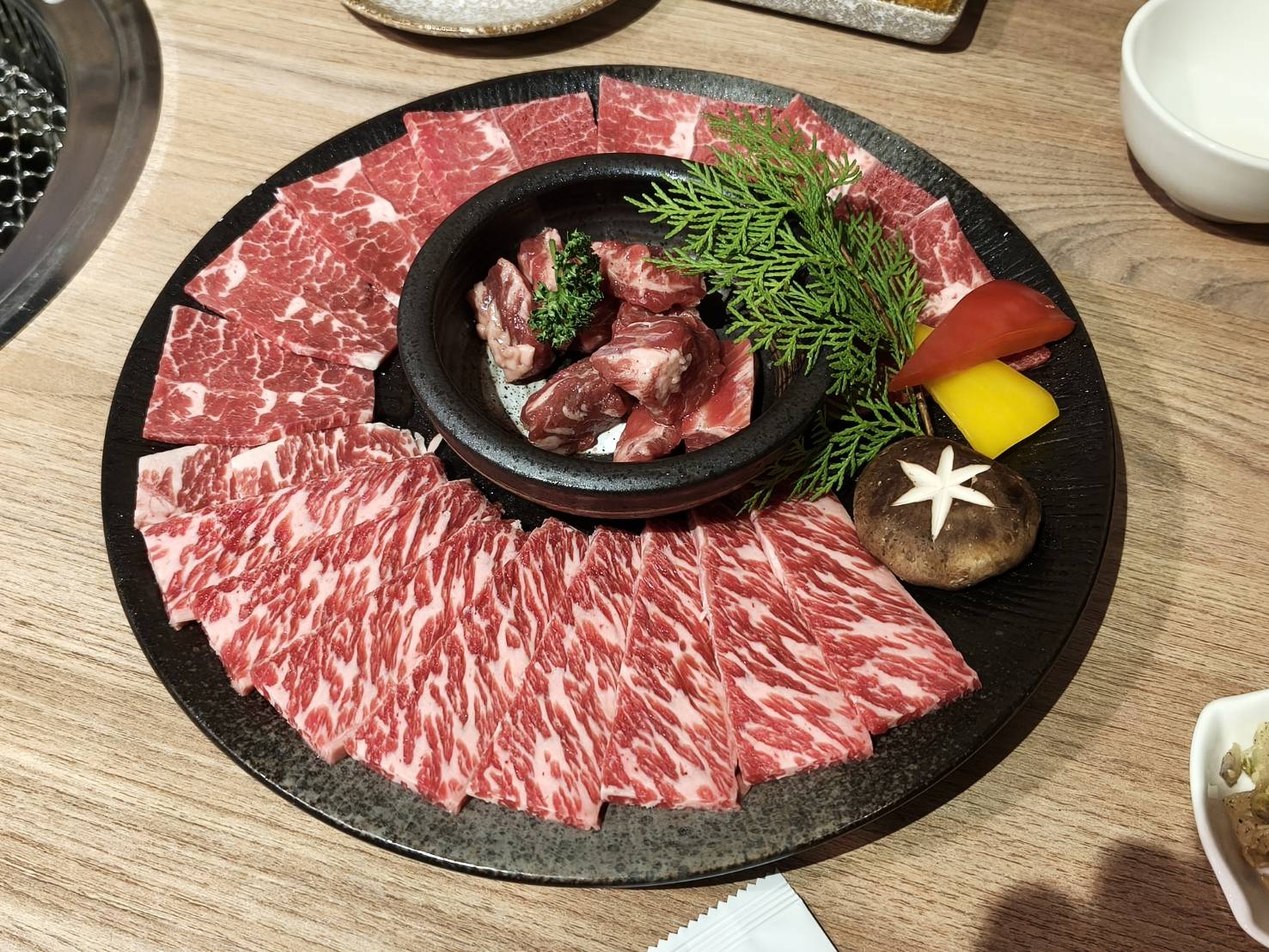 台中燒肉|澄居烤物燒肉-漢口店。中高價位、中高品質、中高食材~會再二訪!