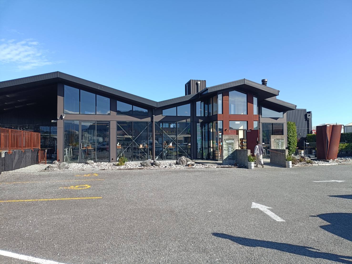 2025紐西蘭|Monteiths Hanmer Brewery Bar。喝啤酒微醺一下~一次可以品嚐到6款不同的啤酒喔!