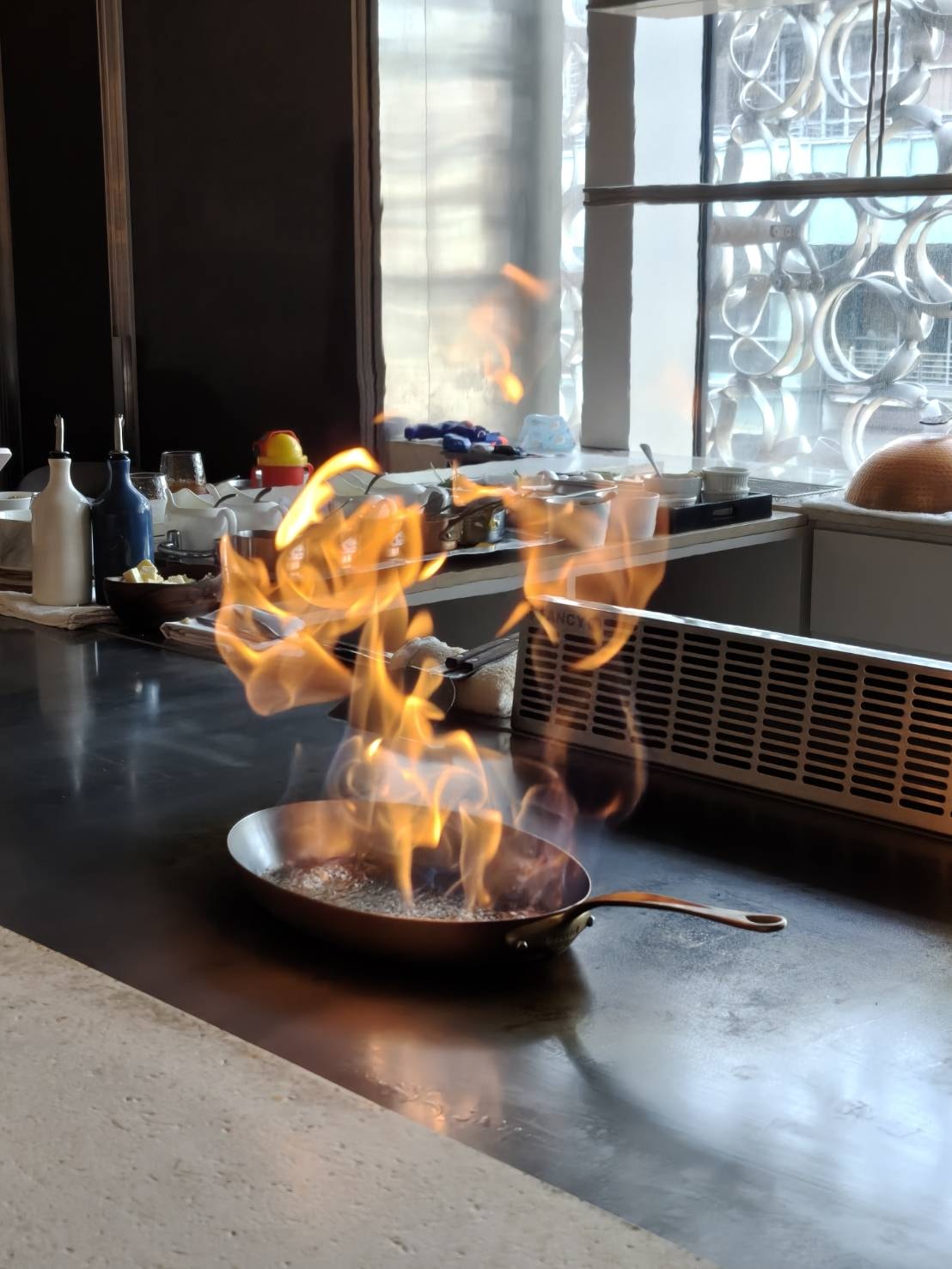 台北信義區美食|樂葵法式鐵板燒 台北微風南山店。套餐1650元+10%訂位時需付全額，食材新鮮、品質佳!服務有待加強~進步空間很大!