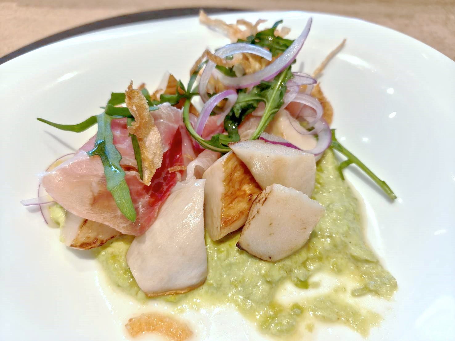 台北信義區美食|樂葵法式鐵板燒 台北微風南山店。套餐1650元+10%訂位時需付全額，食材新鮮、品質佳!服務有待加強~進步空間很大!