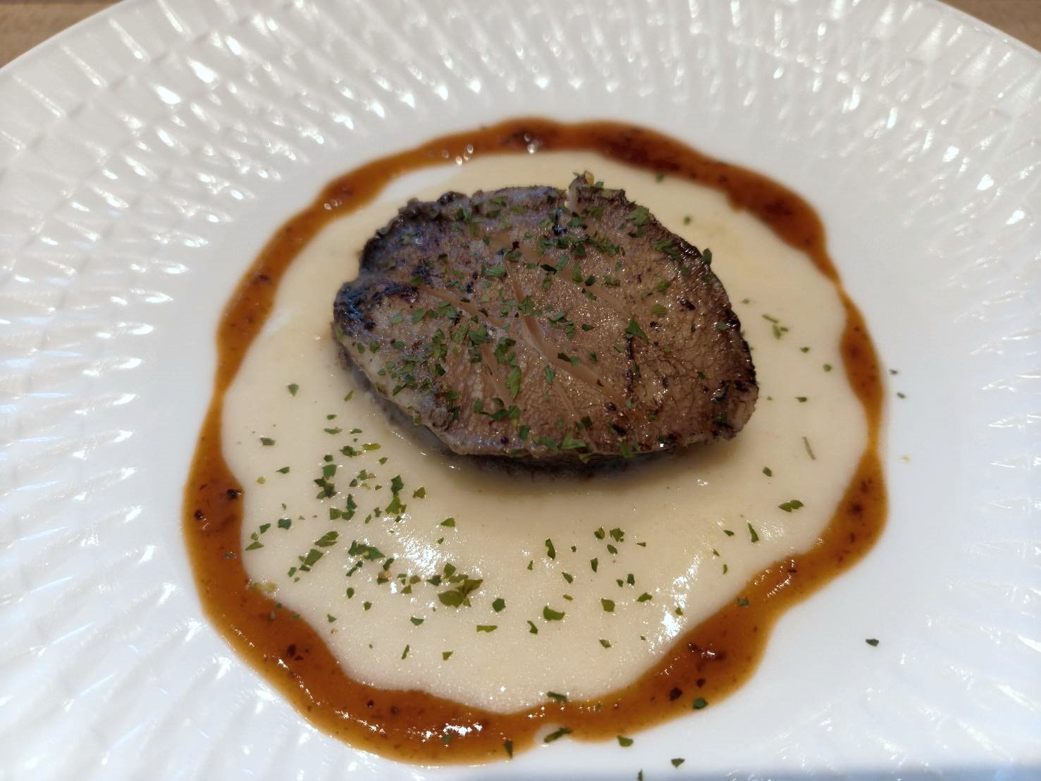 台北信義區美食|樂葵法式鐵板燒 台北微風南山店。套餐1650元+10%訂位時需付全額，食材新鮮、品質佳!服務有待加強~進步空間很大!