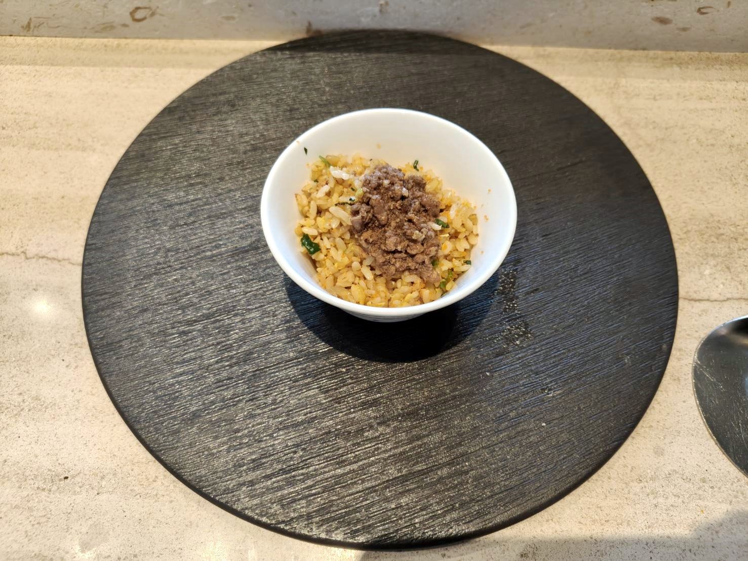 台北信義區美食|樂葵法式鐵板燒 台北微風南山店。套餐1650元+10%訂位時需付全額，食材新鮮、品質佳!服務有待加強~進步空間很大!