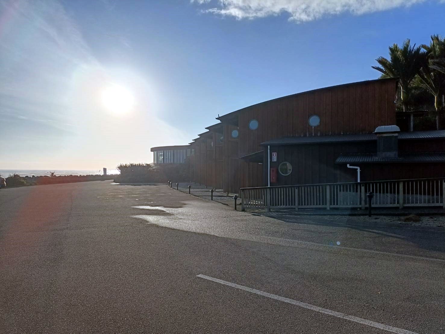 2025紐西蘭| Scenic Hotel Punakaiki 風景優美的普那凱基酒店。飯店三道式西式晚餐、自助式早餐~每桌還有家鄉味鹹白粥喔!