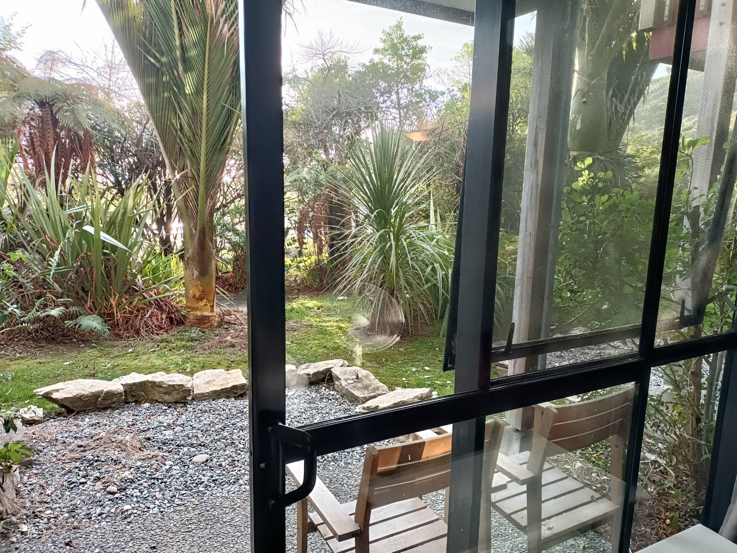 2025紐西蘭| Scenic Hotel Punakaiki 風景優美的普那凱基酒店。飯店三道式西式晚餐、自助式早餐~每桌還有家鄉味鹹白粥喔!