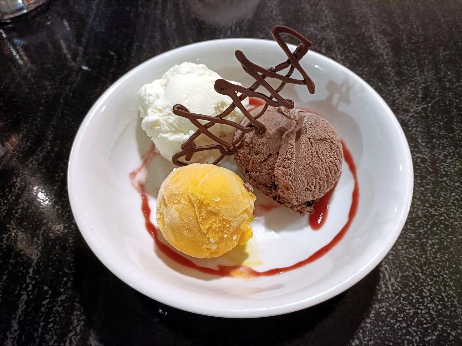 2025紐西蘭| Scenic Hotel Punakaiki 風景優美的普那凱基酒店。飯店三道式西式晚餐、自助式早餐~每桌還有家鄉味鹹白粥喔!
