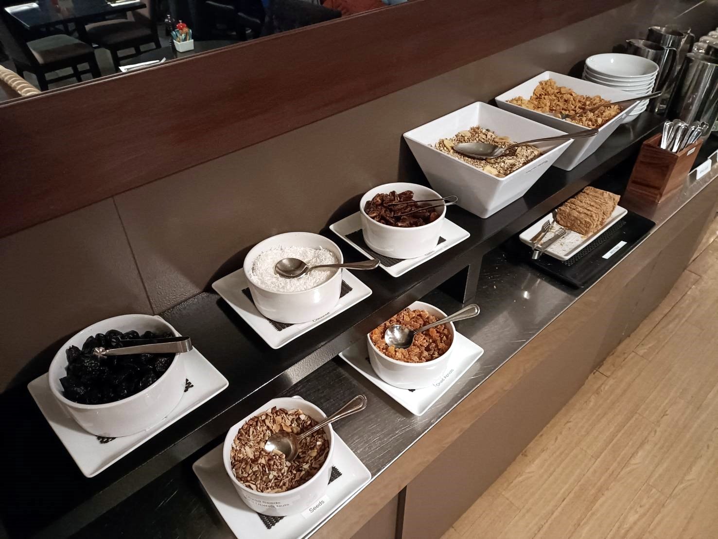 2025紐西蘭| Scenic Hotel Punakaiki 風景優美的普那凱基酒店。飯店三道式西式晚餐、自助式早餐~每桌還有家鄉味鹹白粥喔!