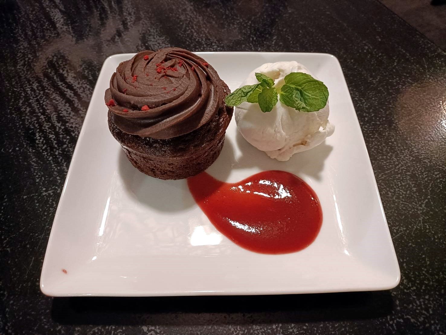 2025紐西蘭| Scenic Hotel Punakaiki 風景優美的普那凱基酒店。飯店三道式西式晚餐、自助式早餐~每桌還有家鄉味鹹白粥喔!