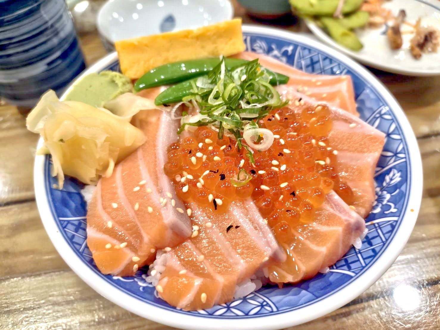 中和美食|二男小家料理。男子漢海鮮丼一碗什麼好料都吃的到才390元!