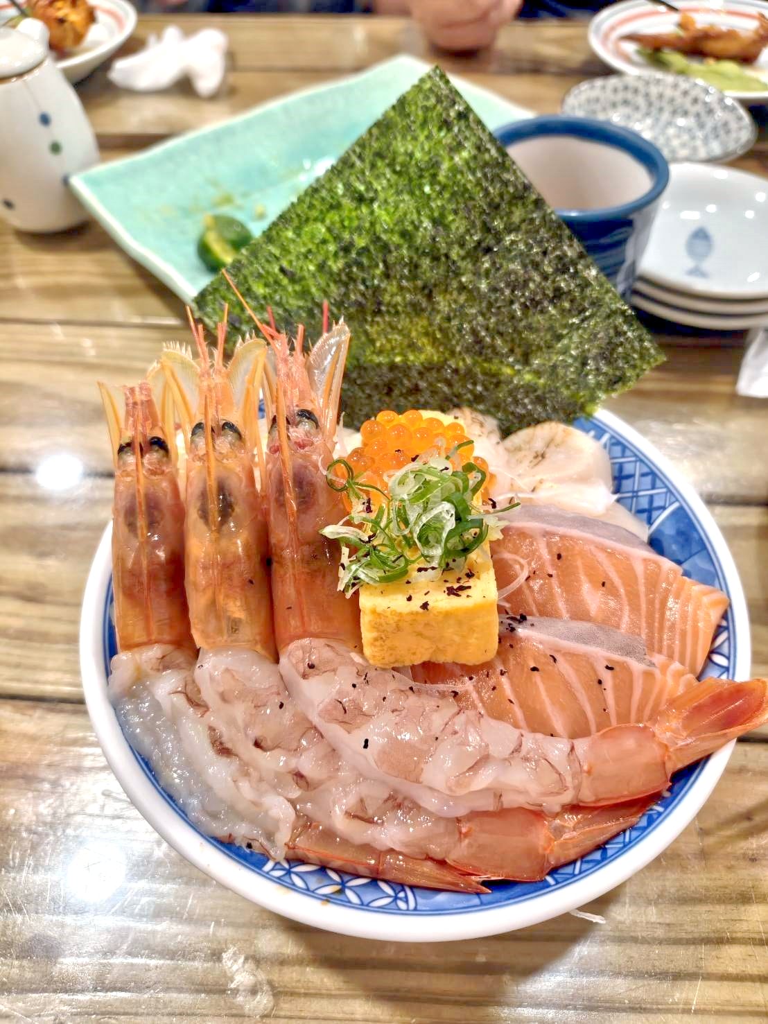 中和美食|二男小家料理。男子漢海鮮丼一碗什麼好料都吃的到才390元!