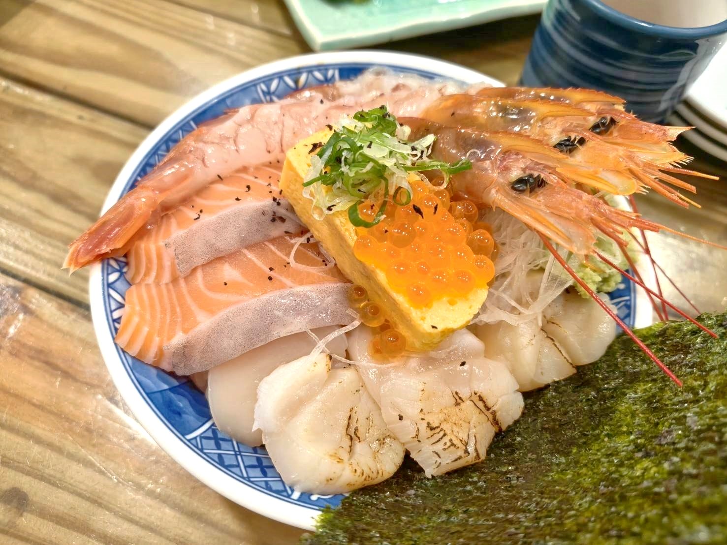 中和美食|二男小家料理。男子漢海鮮丼一碗什麼好料都吃的到才390元!