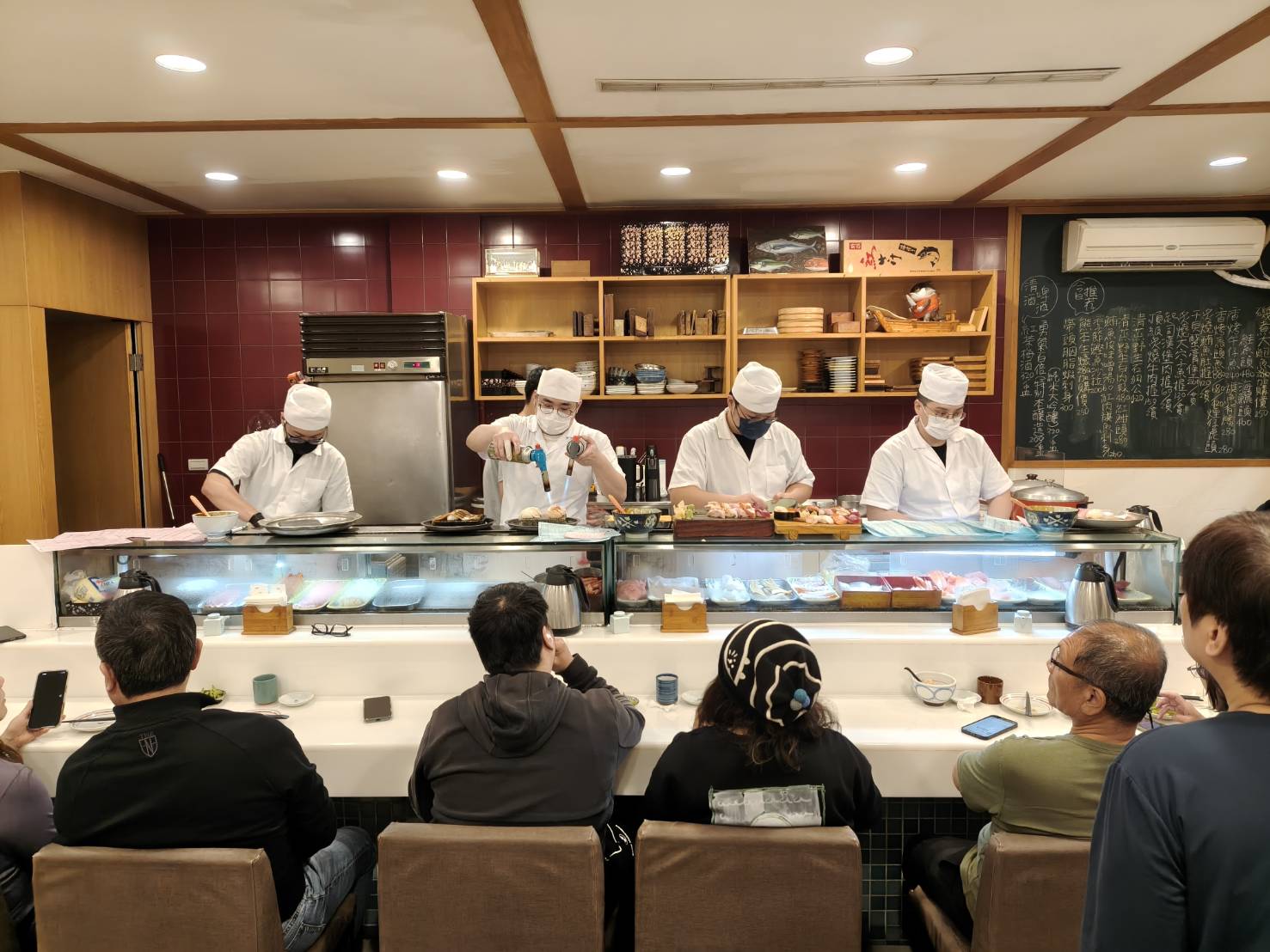 中和美食|二男小家料理。男子漢海鮮丼一碗什麼好料都吃的到才390元!