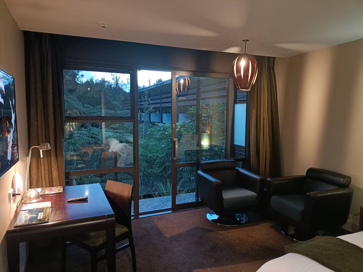 2025紐西蘭|特瓦諾伊森林酒店 Legacy Te Waonui Hotel Franz Josef。一泊二食~西式排餐+自助式早餐