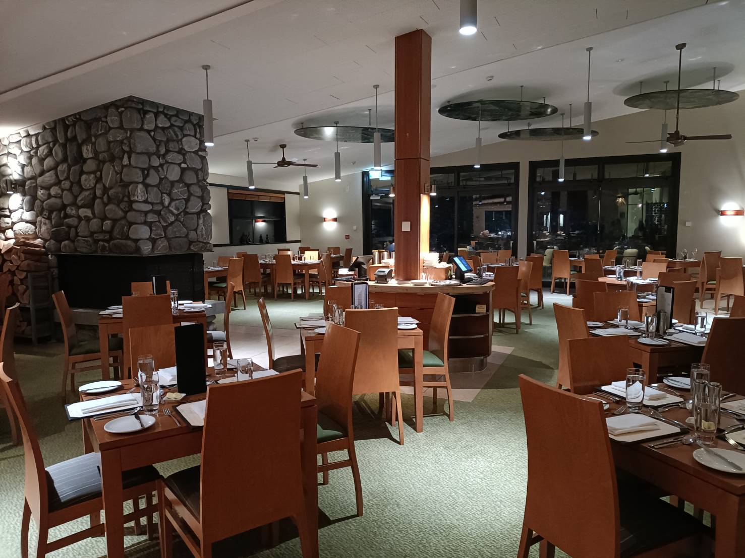 2025紐西蘭|特瓦諾伊森林酒店 Legacy Te Waonui Hotel Franz Josef。一泊二食~西式排餐+自助式早餐