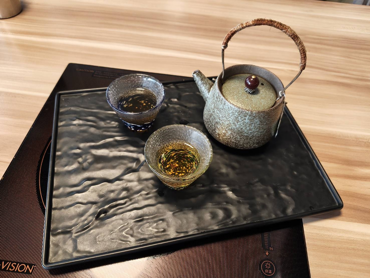 板橋美食|大魔大満足鍋物-板橋旗艦店。環境、服務、肉品、海鮮、湯頭都是上上之選!就是蔬菜量少了一點…