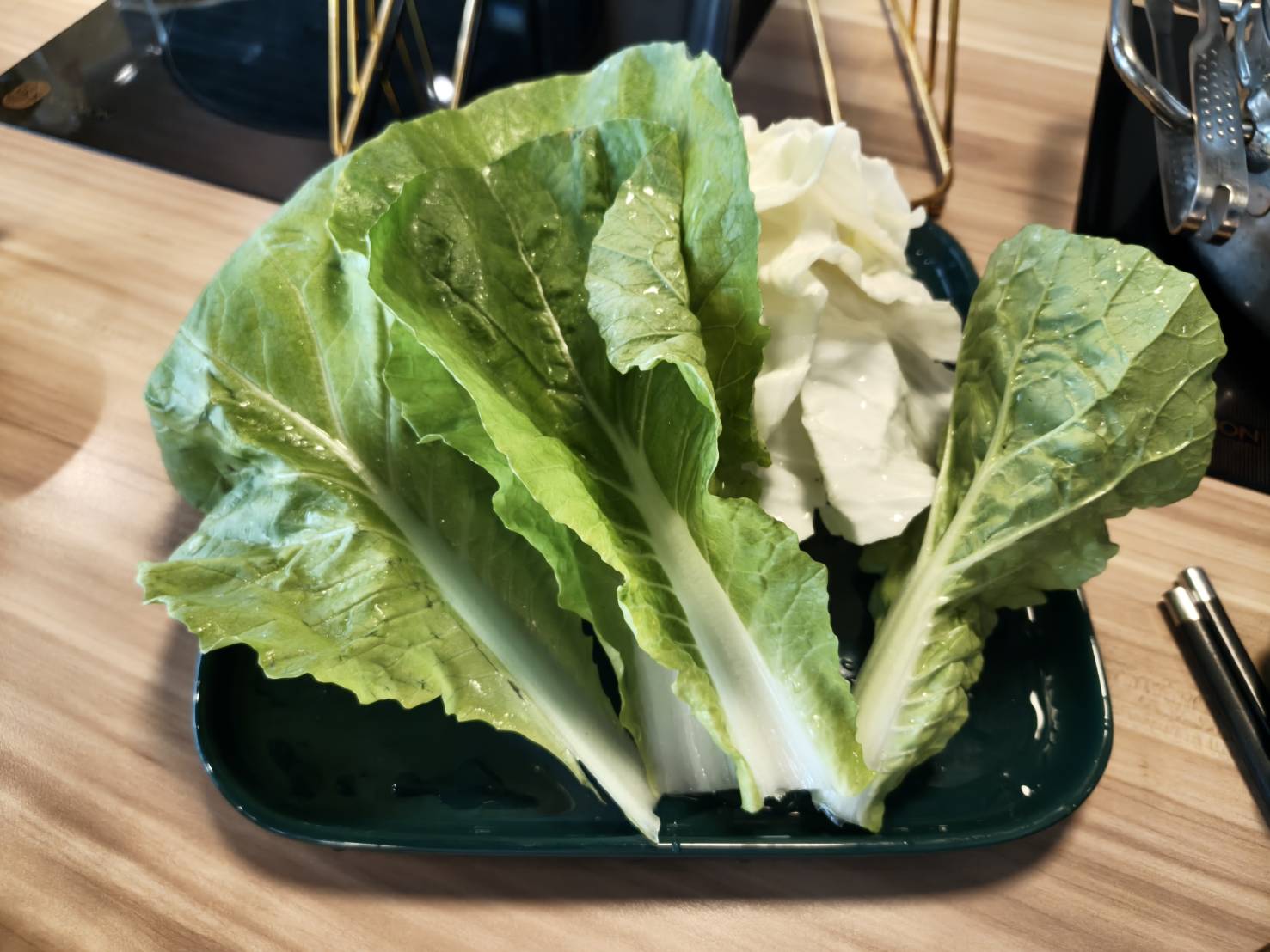 板橋美食|大魔大満足鍋物-板橋旗艦店。環境、服務、肉品、海鮮、湯頭都是上上之選!就是蔬菜量少了一點…