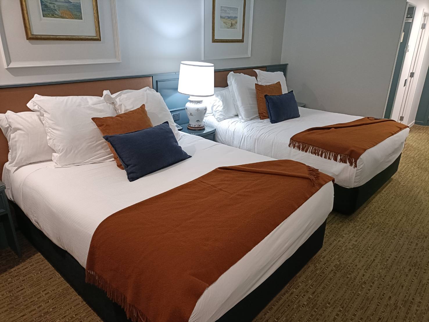 2025紐西蘭|皇后鎮千禧酒店 Millennium Hotel Queenstown。房間走簡約古典風~2024年重新翻修!飯店內享用自助式早餐 - 第5張圖 2025紐西蘭|皇后鎮千禧酒店 Millennium Hotel Queenstown。房間走簡約古典風~2024年重新翻修!飯店內享用自助式早餐