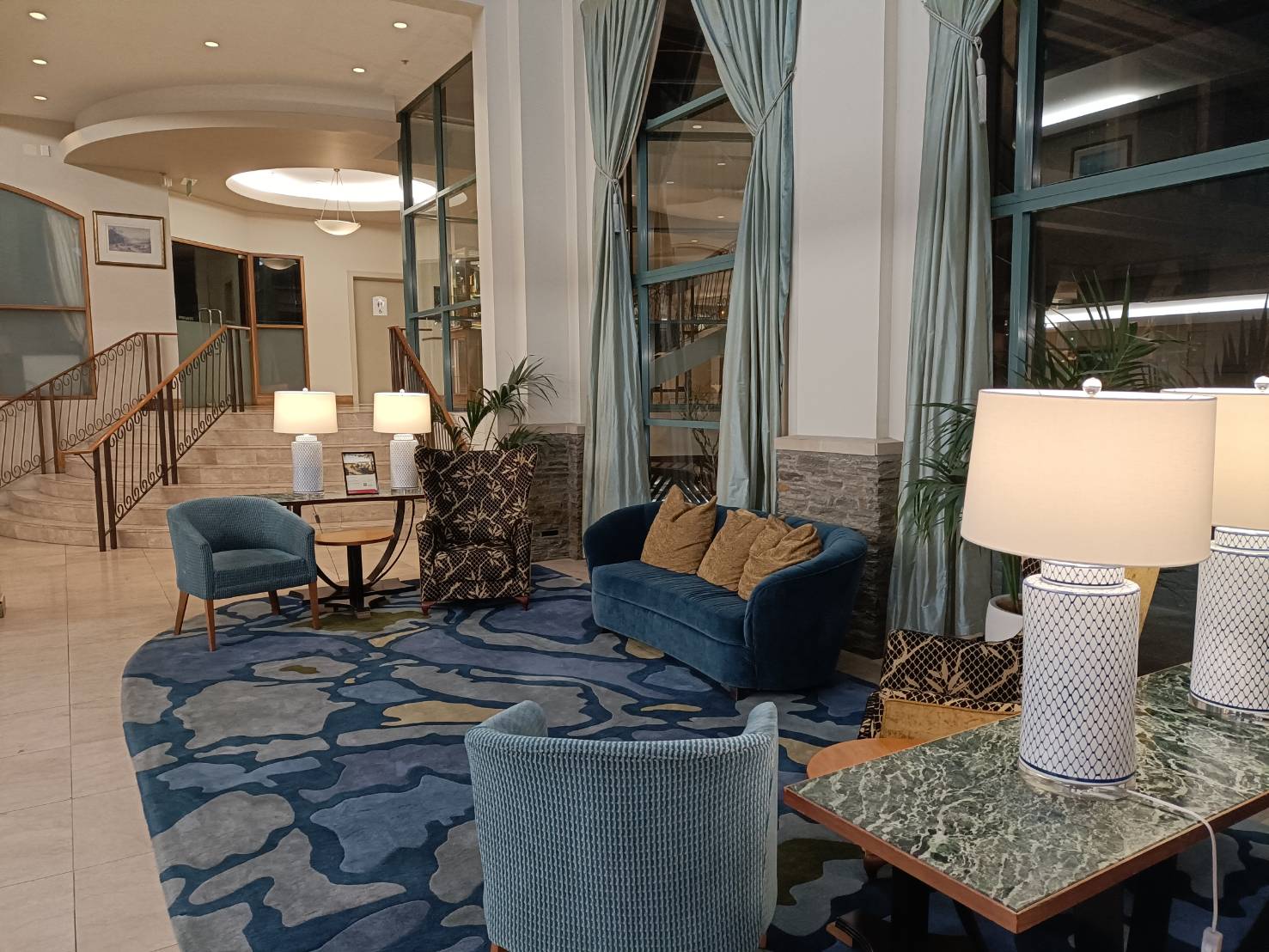 2025紐西蘭|皇后鎮千禧酒店 Millennium Hotel Queenstown。房間走簡約古典風~2024年重新翻修!飯店內享用自助式早餐 - 第3張圖 2025紐西蘭|皇后鎮千禧酒店 Millennium Hotel Queenstown。房間走簡約古典風~2024年重新翻修!飯店內享用自助式早餐