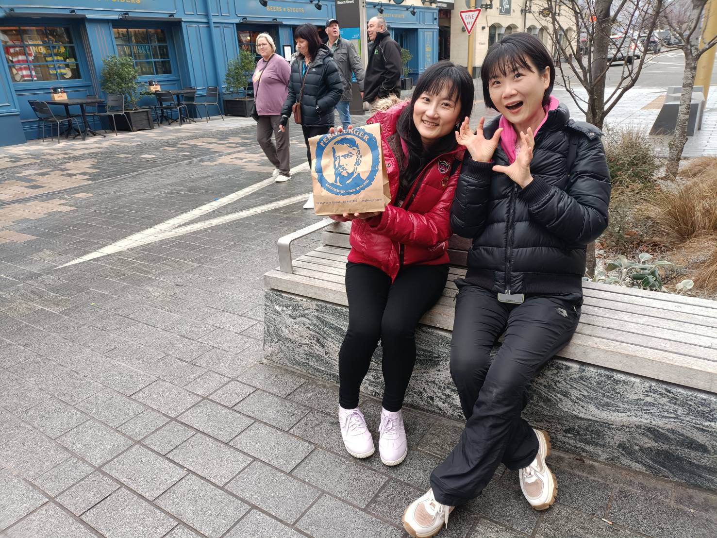 2025紐西蘭|KJet 皇后鎮噴射快艇體驗!全程60分鐘~眼睛看壯麗景色、身體享受速度快感!必吃Fergburger漢堡。