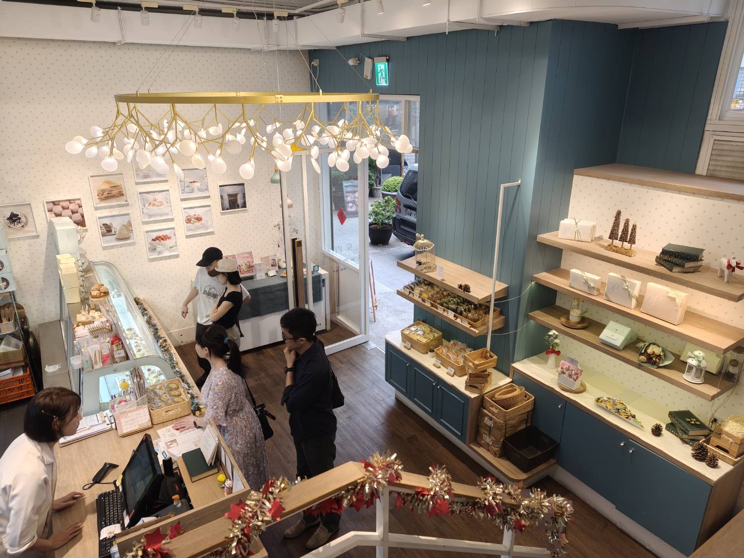 台北國父紀念館甜點|PINÈDE 彼內朵 台北市府店。來自日本名古屋的法式甜點店，單人下午茶299元含蛋糕+飲料!