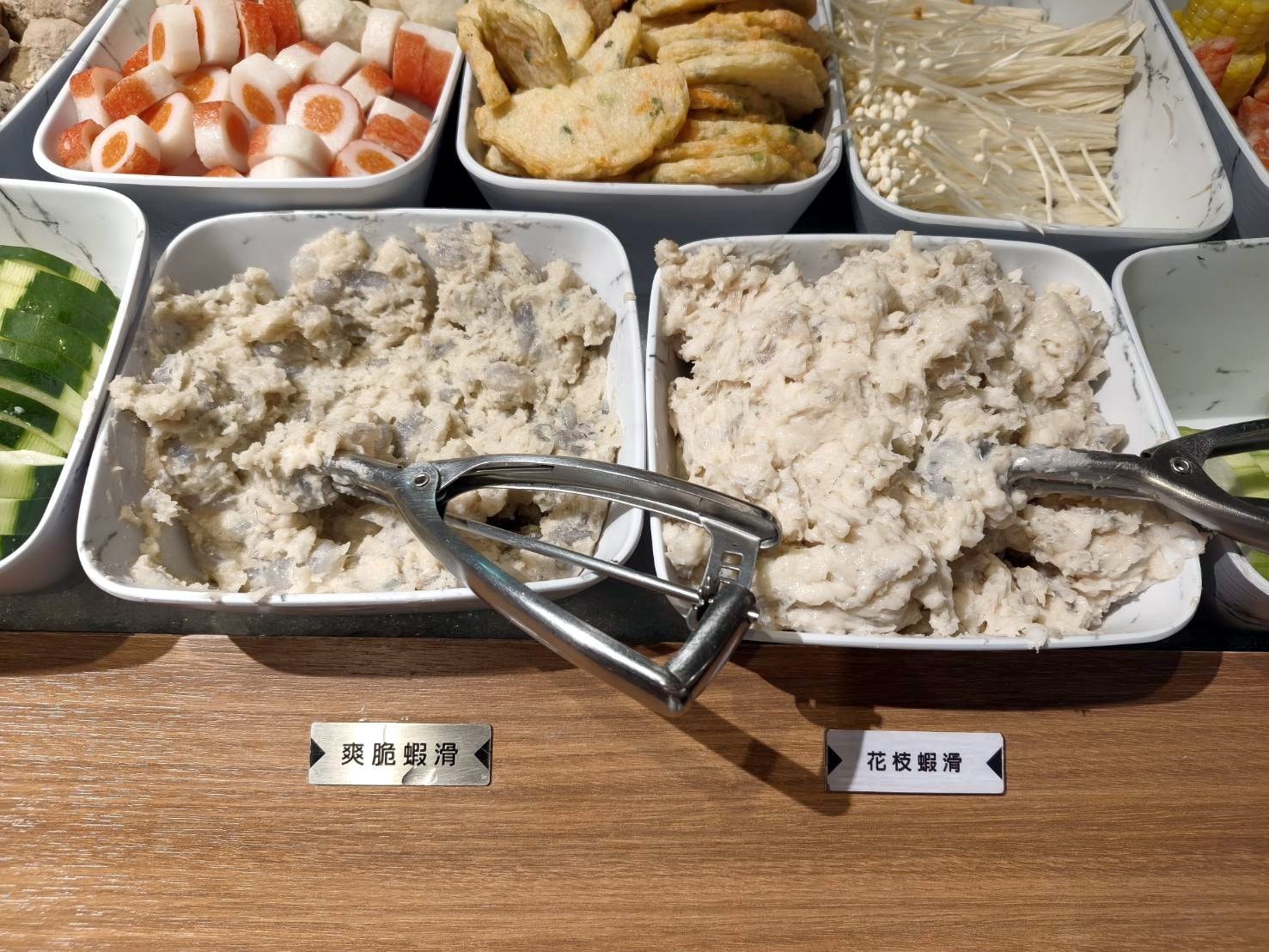 台北西門町美食|築間幸福鍋物西門中華大樓店。凡點套餐即可享蔬菜吧、飲料吧、冰淇淋無限享用!