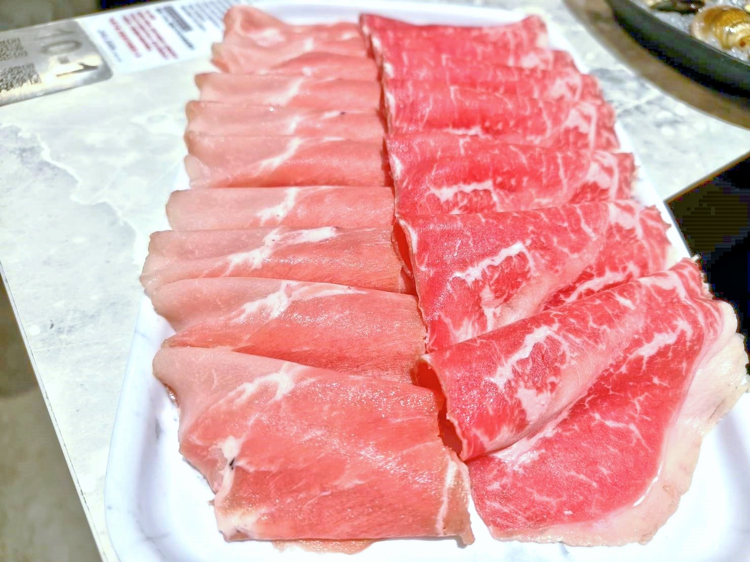 台北西門町美食|築間幸福鍋物西門中華大樓店。凡點套餐即可享蔬菜吧、飲料吧、冰淇淋無限享用!