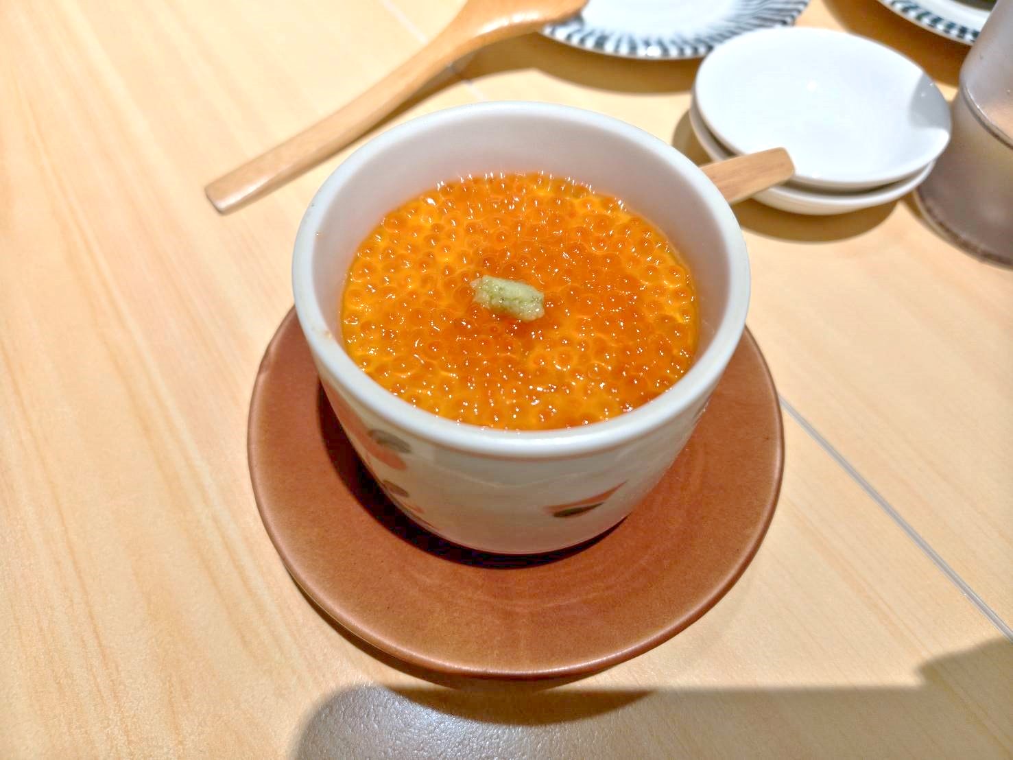 桃園美食|坐著做。海鮮丼飯專門店(統領店) 內用蔬菜味噌湯、海鮮味噌湯、醋飯都可以免費續!內用還有限定迷你海鮮丼飯~很適合女孩們喔!