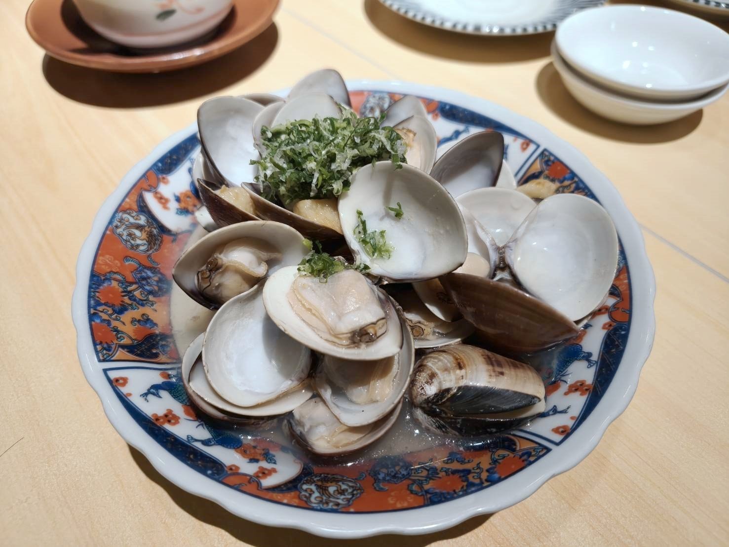 桃園美食|坐著做。海鮮丼飯專門店(統領店) 內用蔬菜味噌湯、海鮮味噌湯、醋飯都可以免費續!內用還有限定迷你海鮮丼飯~很適合女孩們喔!