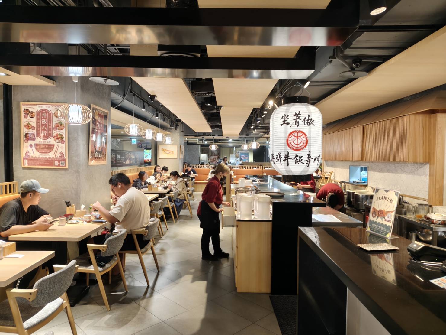 桃園美食|坐著做。海鮮丼飯專門店(統領店) 內用蔬菜味噌湯、海鮮味噌湯、醋飯都可以免費續!內用還有限定迷你海鮮丼飯~很適合女孩們喔!