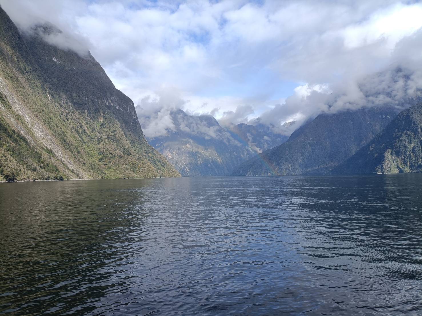 2025紐西蘭|米佛峽灣 Milford Sound/Piopiotahi~遊船海上巡航~美到無遠弗屆! - 第11張圖 2025紐西蘭|米佛峽灣 Milford Sound/Piopiotahi~遊船海上巡航~美到無遠弗屆!