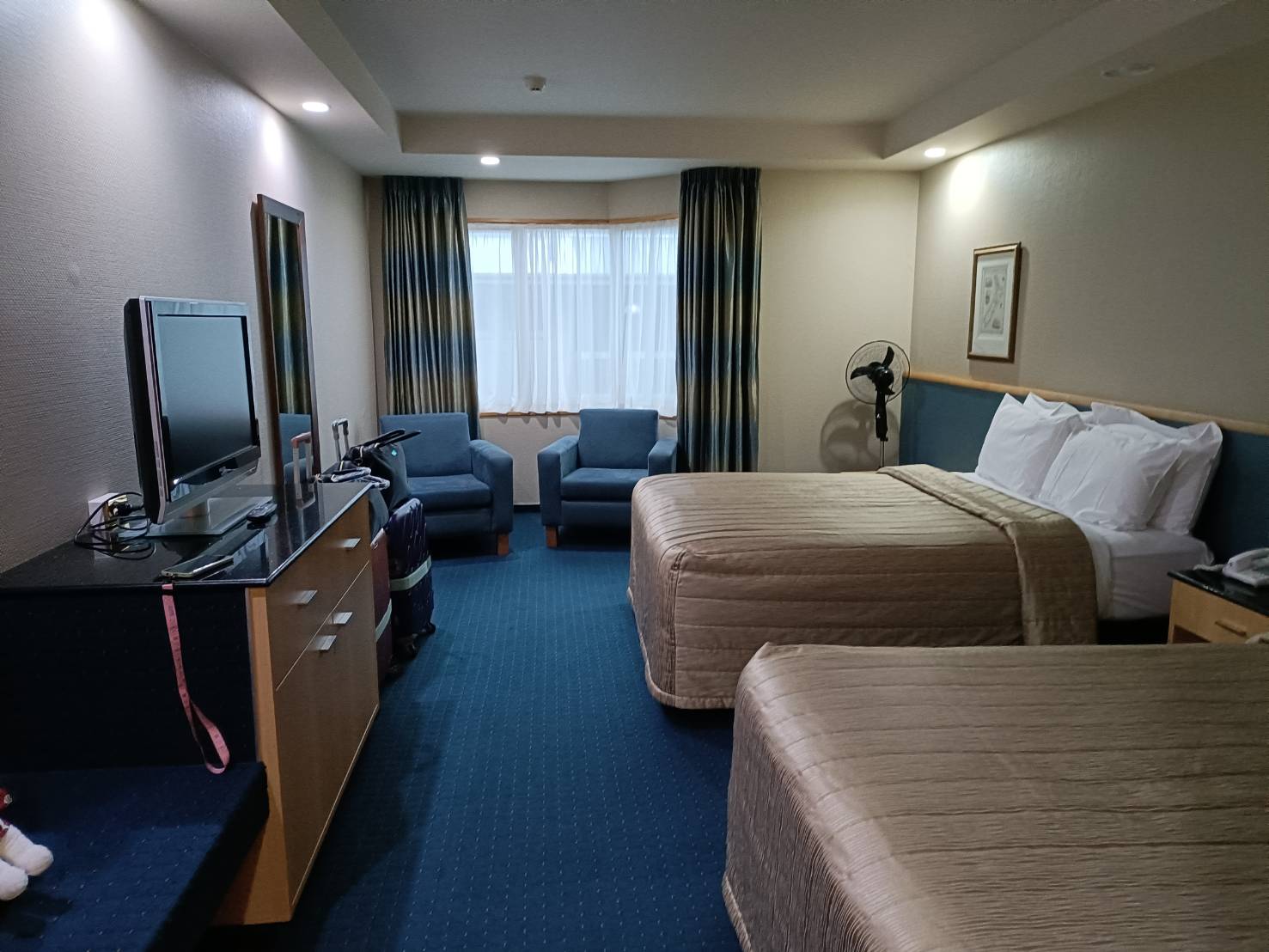 2025紐西蘭| 蒂阿瑙迪斯汀克斯盧克斯莫爾飯店 Distinction Luxmore Hotel Te Anau。房間簡單、自助早餐有整塊蜂巢可以吃到新鮮的蜂蜜喔! - 第2張圖 2025紐西蘭| 蒂阿瑙迪斯汀克斯盧克斯莫爾飯店 Distinction Luxmore Hotel Te Anau。房間簡單、自助早餐有整塊蜂巢可以吃到新鮮的蜂蜜喔!