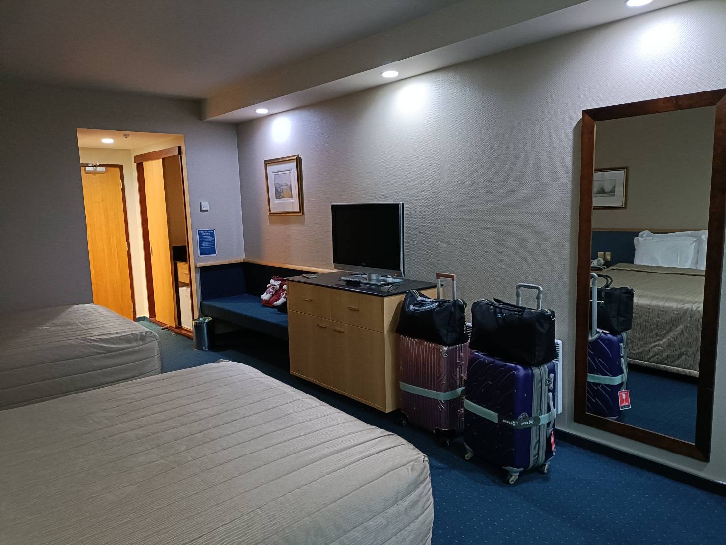 2025紐西蘭| 蒂阿瑙迪斯汀克斯盧克斯莫爾飯店 Distinction Luxmore Hotel Te Anau。房間簡單、自助早餐有整塊蜂巢可以吃到新鮮的蜂蜜喔! - 第4張圖 2025紐西蘭| 蒂阿瑙迪斯汀克斯盧克斯莫爾飯店 Distinction Luxmore Hotel Te Anau。房間簡單、自助早餐有整塊蜂巢可以吃到新鮮的蜂蜜喔!