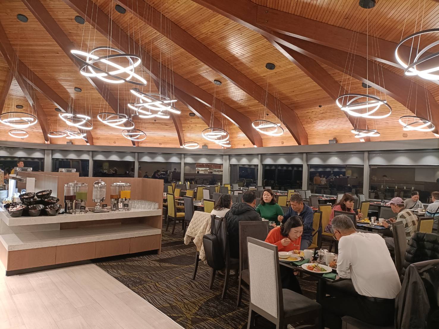 2025紐西蘭| 蒂阿瑙迪斯汀克斯盧克斯莫爾飯店 Distinction Luxmore Hotel Te Anau。房間簡單、自助早餐有整塊蜂巢可以吃到新鮮的蜂蜜喔! - 第8張圖 2025紐西蘭| 蒂阿瑙迪斯汀克斯盧克斯莫爾飯店 Distinction Luxmore Hotel Te Anau。房間簡單、自助早餐有整塊蜂巢可以吃到新鮮的蜂蜜喔!
