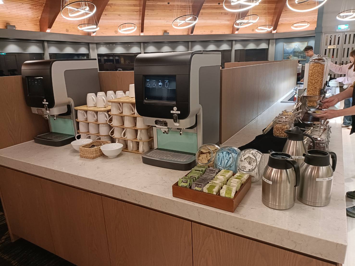 2025紐西蘭| 蒂阿瑙迪斯汀克斯盧克斯莫爾飯店 Distinction Luxmore Hotel Te Anau。房間簡單、自助早餐有整塊蜂巢可以吃到新鮮的蜂蜜喔! - 第16張圖 2025紐西蘭| 蒂阿瑙迪斯汀克斯盧克斯莫爾飯店 Distinction Luxmore Hotel Te Anau。房間簡單、自助早餐有整塊蜂巢可以吃到新鮮的蜂蜜喔!
