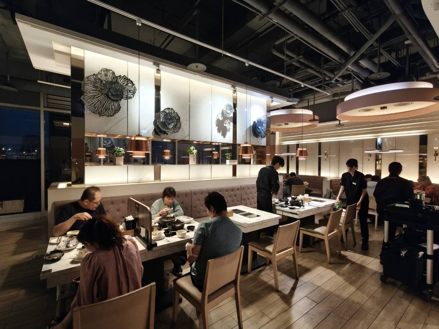樹林秀泰美食|築間幸福鍋物樹林秀泰店。凡點套餐即可享蔬菜吧、飲料吧、冰淇淋無限享用! - 第2張圖 樹林秀泰美食|築間幸福鍋物樹林秀泰店。凡點套餐即可享蔬菜吧、飲料吧、冰淇淋無限享用!
