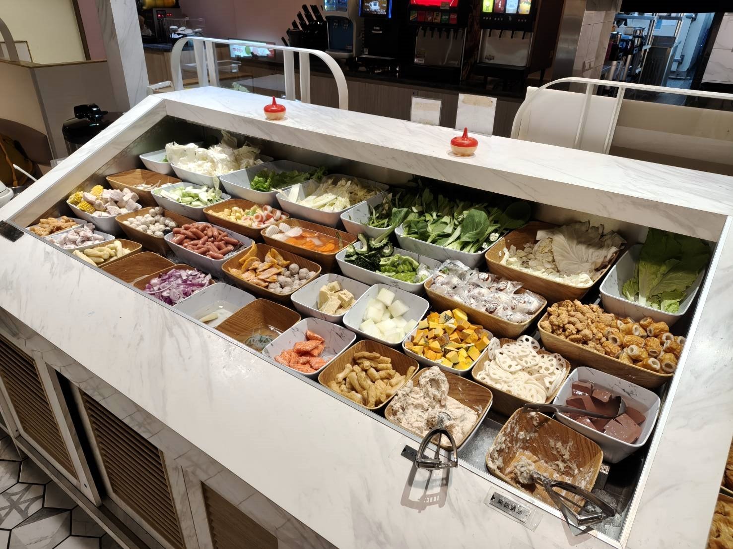 樹林秀泰美食|築間幸福鍋物樹林秀泰店。凡點套餐即可享蔬菜吧、飲料吧、冰淇淋無限享用! - 第4張圖 樹林秀泰美食|築間幸福鍋物樹林秀泰店。凡點套餐即可享蔬菜吧、飲料吧、冰淇淋無限享用!
