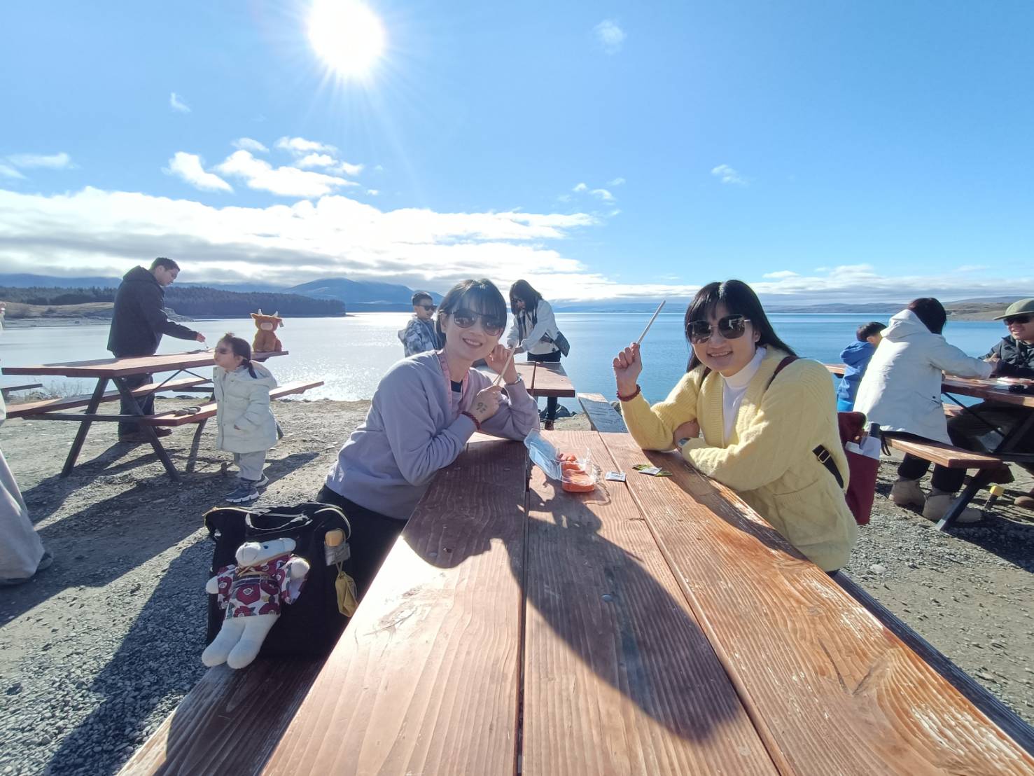 2025紐西蘭|普卡基湖遊客中心 Punatahu Visitor Center。Mt Cook Alpine Salmon Shop 冰川水養殖的鮭魚鮮甜無腥味!還帶有奶香喔!卡瓦勞大橋 Kawarau Bridge 滑索初體驗~好玩又過癮呀! - 第3張圖 2025紐西蘭|普卡基湖遊客中心 Punatahu Visitor Center。Mt Cook Alpine Salmon Shop 冰川水養殖的鮭魚鮮甜無腥味!還帶有奶香喔!卡瓦勞大橋 Kawarau Bridge 滑索初體驗~好玩又過癮呀!