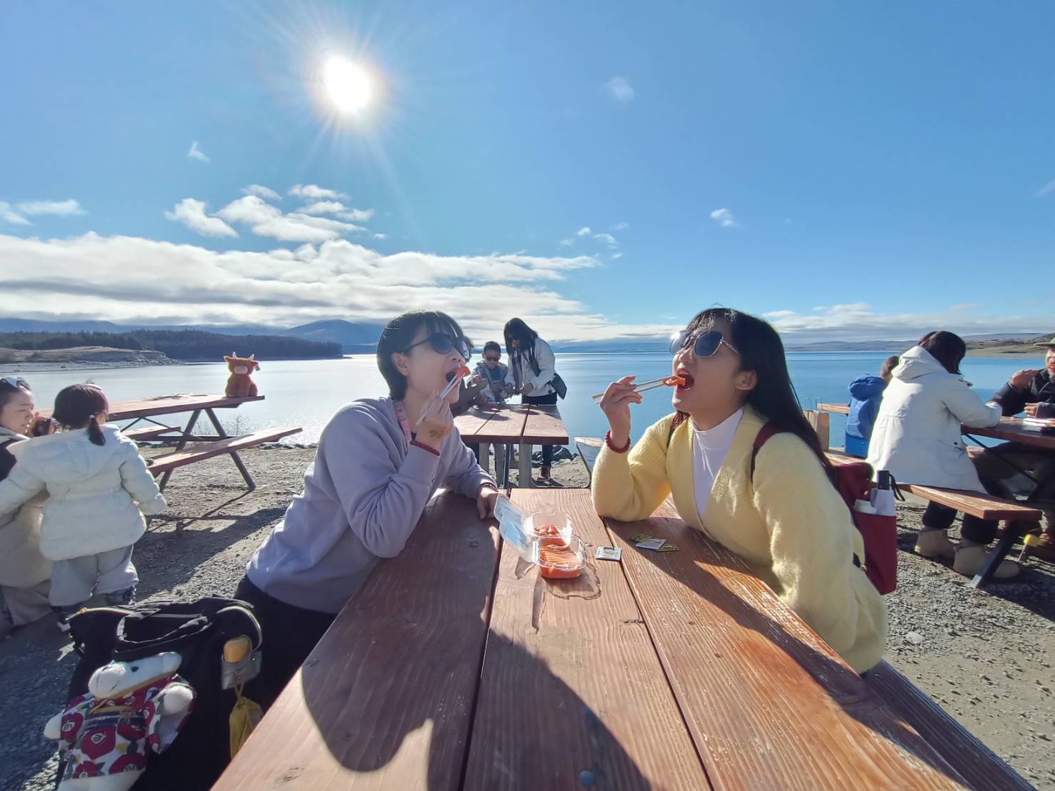 2025紐西蘭|普卡基湖遊客中心 Punatahu Visitor Center。Mt Cook Alpine Salmon Shop 冰川水養殖的鮭魚鮮甜無腥味!還帶有奶香喔!卡瓦勞大橋 Kawarau Bridge 滑索初體驗~好玩又過癮呀! - 第4張圖 2025紐西蘭|普卡基湖遊客中心 Punatahu Visitor Center。Mt Cook Alpine Salmon Shop 冰川水養殖的鮭魚鮮甜無腥味!還帶有奶香喔!卡瓦勞大橋 Kawarau Bridge 滑索初體驗~好玩又過癮呀!