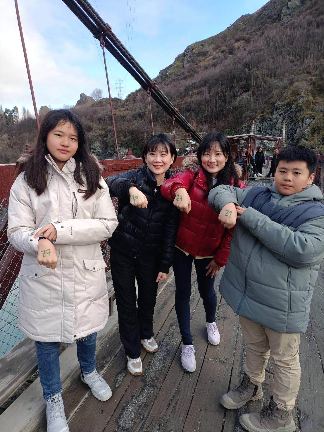 2025紐西蘭|普卡基湖遊客中心 Punatahu Visitor Center。Mt Cook Alpine Salmon Shop 冰川水養殖的鮭魚鮮甜無腥味!還帶有奶香喔!卡瓦勞大橋 Kawarau Bridge 滑索初體驗~好玩又過癮呀! - 第20張圖 2025紐西蘭|普卡基湖遊客中心 Punatahu Visitor Center。Mt Cook Alpine Salmon Shop 冰川水養殖的鮭魚鮮甜無腥味!還帶有奶香喔!卡瓦勞大橋 Kawarau Bridge 滑索初體驗~好玩又過癮呀!
