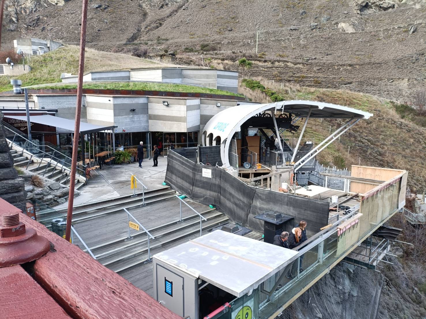 2025紐西蘭|普卡基湖遊客中心 Punatahu Visitor Center。Mt Cook Alpine Salmon Shop 冰川水養殖的鮭魚鮮甜無腥味!還帶有奶香喔!卡瓦勞大橋 Kawarau Bridge 滑索初體驗~好玩又過癮呀! - 第16張圖 2025紐西蘭|普卡基湖遊客中心 Punatahu Visitor Center。Mt Cook Alpine Salmon Shop 冰川水養殖的鮭魚鮮甜無腥味!還帶有奶香喔!卡瓦勞大橋 Kawarau Bridge 滑索初體驗~好玩又過癮呀!