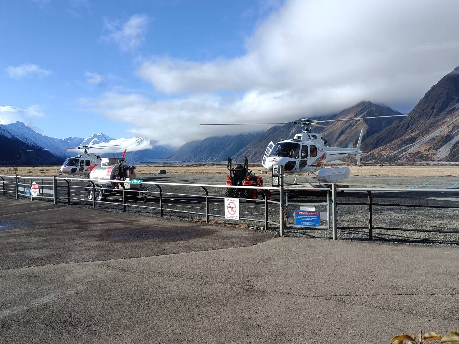 2025紐西蘭|庫克山直升機體驗~高空欣賞冰川和山脈，降落在冰川的雪地上讓你下機賞雪、踩雪喔!推薦指數5顆星星!