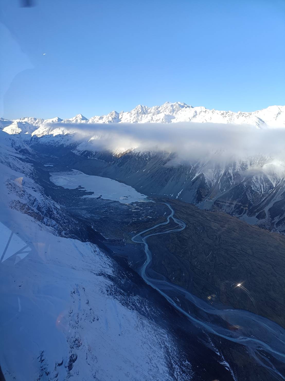 2025紐西蘭|庫克山直升機體驗~高空欣賞冰川和山脈，降落在冰川的雪地上讓你下機賞雪、踩雪喔!推薦指數5顆星星!