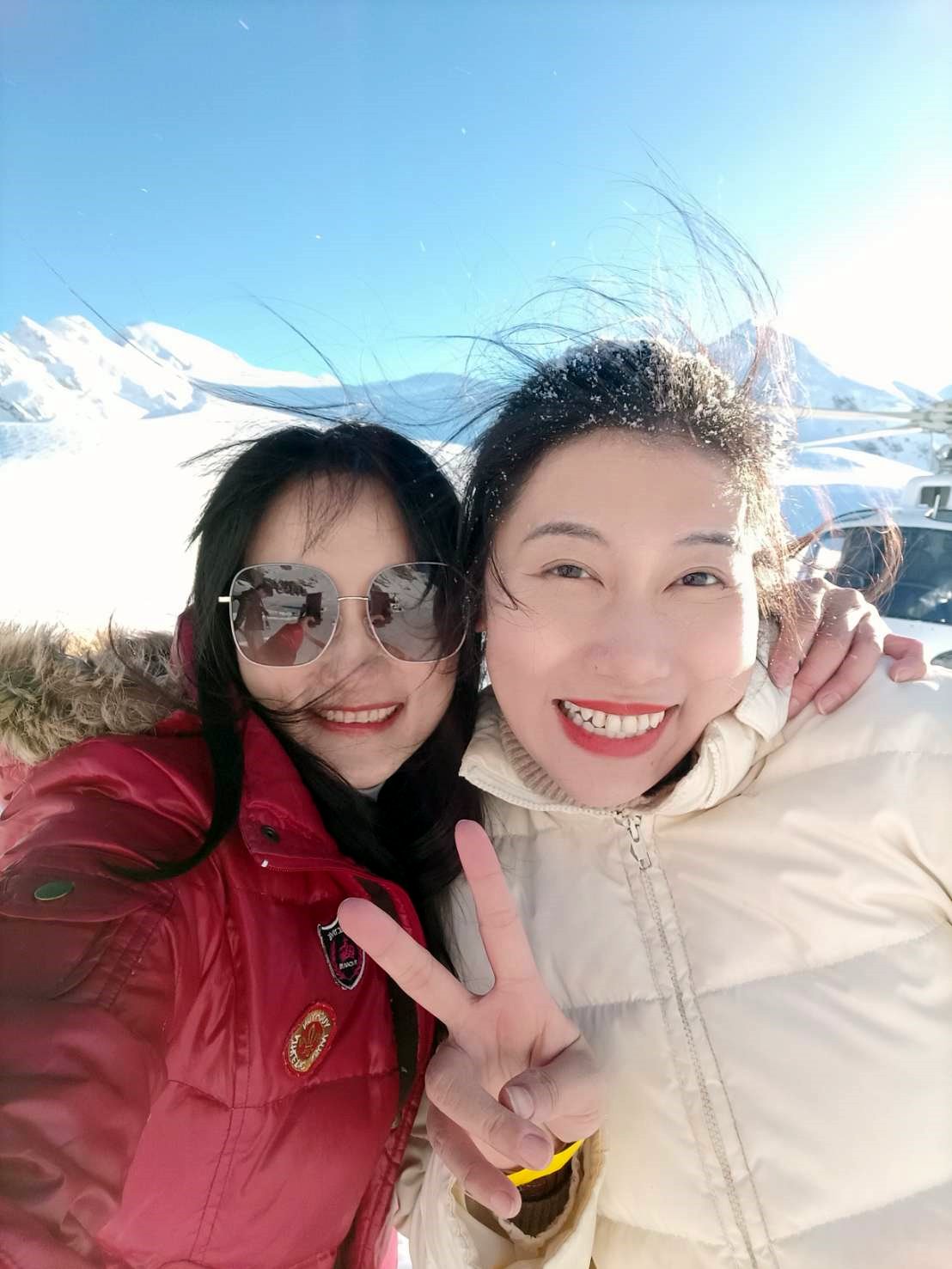 2025紐西蘭|庫克山直升機體驗~高空欣賞冰川和山脈，降落在冰川的雪地上讓你下機賞雪、踩雪喔!推薦指數5顆星星!