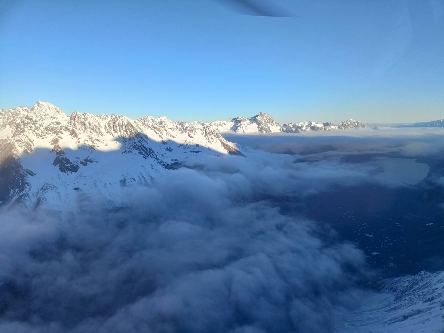 2025紐西蘭|庫克山直升機體驗~高空欣賞冰川和山脈，降落在冰川的雪地上讓你下機賞雪、踩雪喔!推薦指數5顆星星!